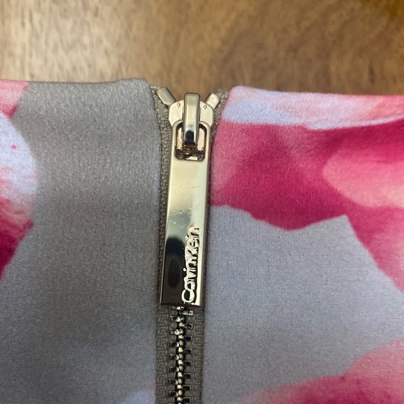 🌟Calvin Klein Floral Bell Sleeve Dress - Picture 3 of 11